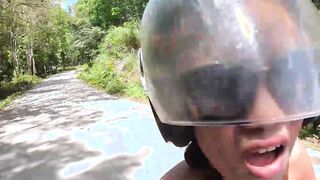 Public blowjob from his Thai girlfriend