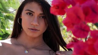 Big ass teen model shows stunning body