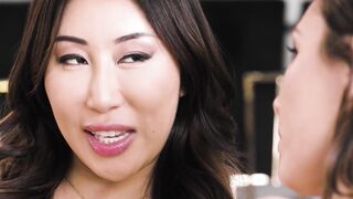 Strapon anal fuck by manhandling lesbian