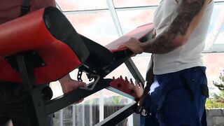 three Delivery Men Take Turns DPing Fit Hoe Vina Reed inside Her Home Gym GP2167