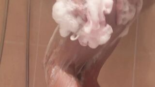 Natural tits Eurobabe Terra Sweet fingering pussy in shower