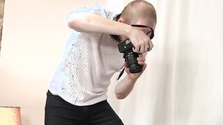 Sexy brunette twink Felix Chase blows the photographers cock