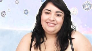 Fat women Paige Jenson uses a dildo