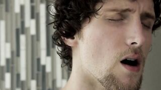 Shower bareback time with Scotty Zee and hot Ian Greene