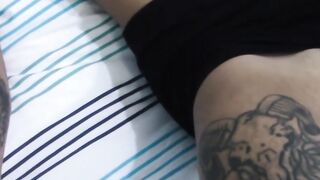 Tattooed dark skinned amateur sticks dildo on wall to play