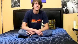 20yo twink wanks his nice cock until he cums