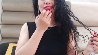 Mature amateur Latina lady masturbates on webcam