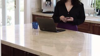 Stud IT support guy fucks sexy client