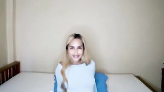 Wet Asian teen masturbated after posing