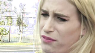 Kinky shemale babe Nikki Vicious deepthroats thick hard cock