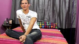 Hot jock masturbates and loves to tough his balls