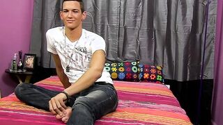 Hot jock masturbates and loves to tough his balls