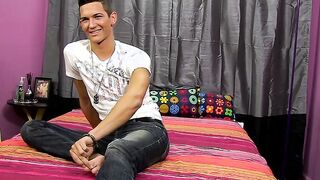 Hot jock masturbates and loves to tough his balls