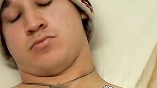 Alluring twink Krist Cummings jerks off while showing his feet
