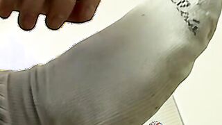 Alluring twink Krist Cummings jerks off while showing his feet