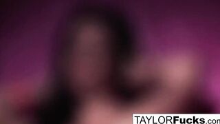 Taylor Vixen's pink room masturbation