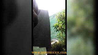 Ebony chick nude under the sun