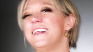 Dee Williams masturbating to squirt