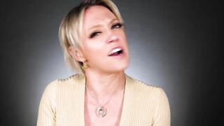 Dee Williams masturbating to squirt