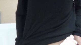 Japanese amateur babes having a peeing contest
