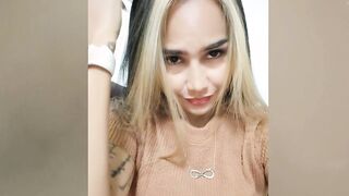 Cute Asian babe posed for her viewers