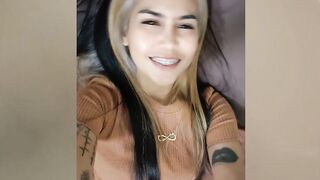 Cute Asian babe posed for her viewers