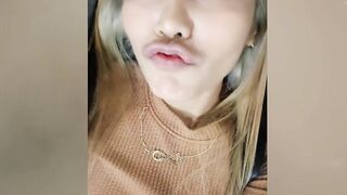 Cute Asian babe posed for her viewers