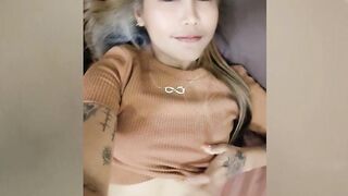 Cute Asian babe posed for her viewers