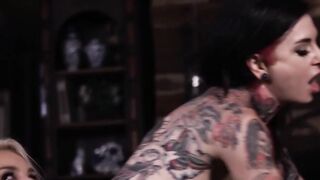 Emo skanks and blonde teen share one giant cum gun