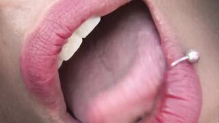 Sexy stockings tranny Morena Black gets warm sticky facial