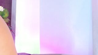 Latina beauty fingers shaved pussy on webcam