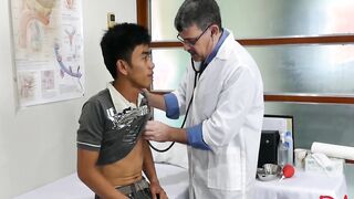 Asian twink barebacks with mature deviant in doctors office
