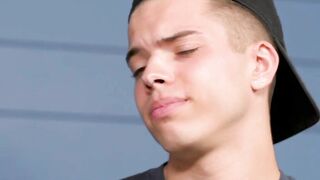 Frat gays recruit new member in anal threesome
