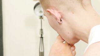 Twink licks jocks wonderful tasty soles and then gets fucked