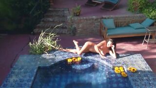 Gorgeous curvy teen posed in the pool