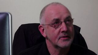 Old office manager fucks fresh young secretary