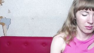 Solo Ukrainian MILF chats without panties on webcam