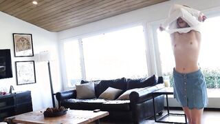 Perfect morning blowjob by horny teen
