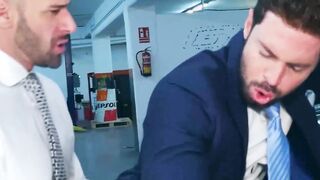 Horny businessman Dario Beck penetrated by Gustavo Cruz