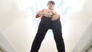 Japanese babe pissing and fingering her pussy