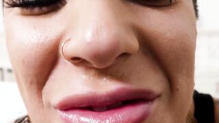 Inked MILF Della Dane has butt sprayed with cum after BJ
