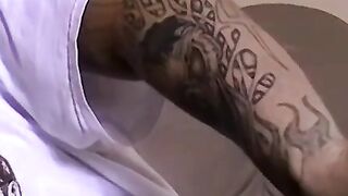 Hot stud Scott jacks off and erupts all over the towel