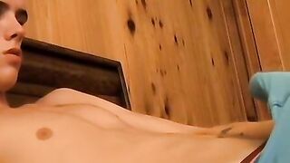 Hairy bum fiddler keeps his underwear while jerking off