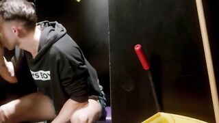 Gay janitor sucks big cock in glory hole booth