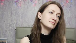 Amateur solo babe show bra on webcam