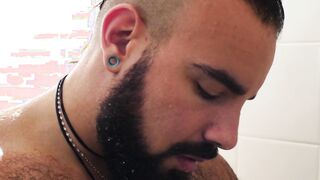Hottest bear Luis Vega destroys daddys ass bareback