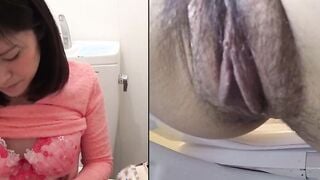 Juicy Japanese pussy filmed peeing in close up style