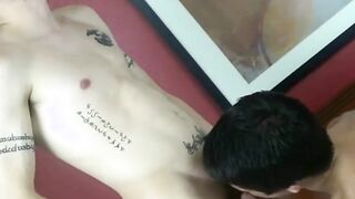 Tattooed amateur gives sloppy blowjob and fucks partner raw
