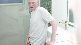 Pathetic stepbrother fucks his skanky stepsis