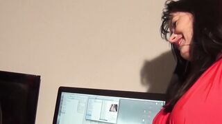 UK amateur babe Tanya Cox sucks fake agents big cock